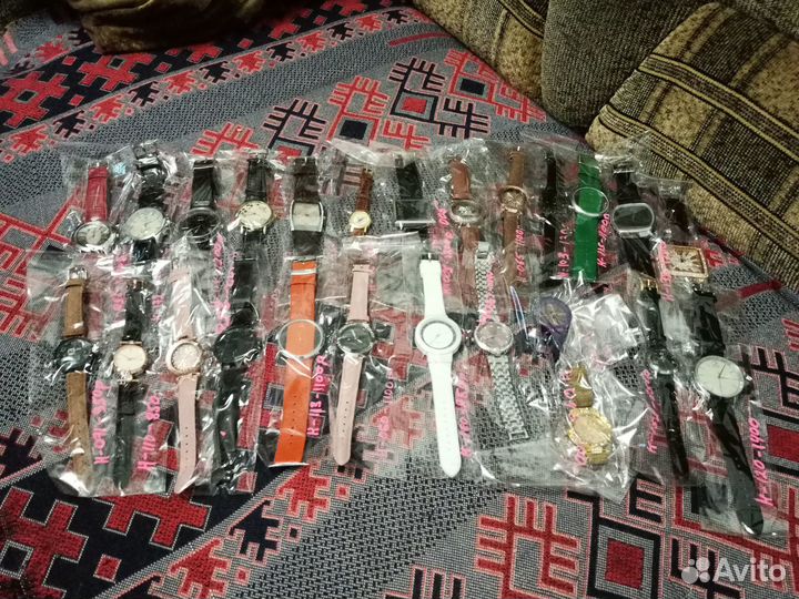 200+Новых Наручных кварцевых часов одним лотом