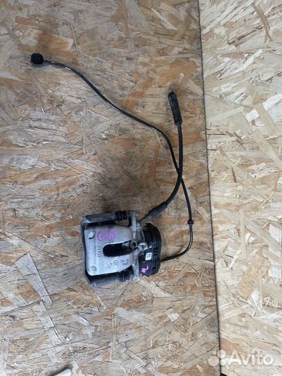 Суппорт тормозной задний правый Mercedes x156