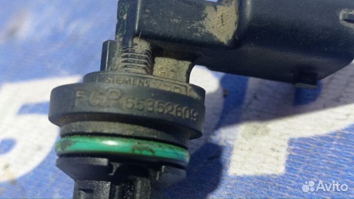 Датчик положения распредвала Opel Astra H седан