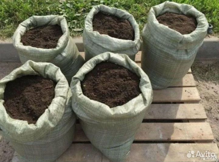 Чернозём в мешках с биогумосом