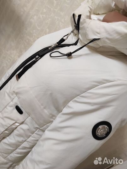 Пуховик белый и сапоги зима