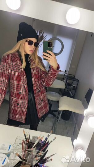 Гримерное зеркало с лампочками