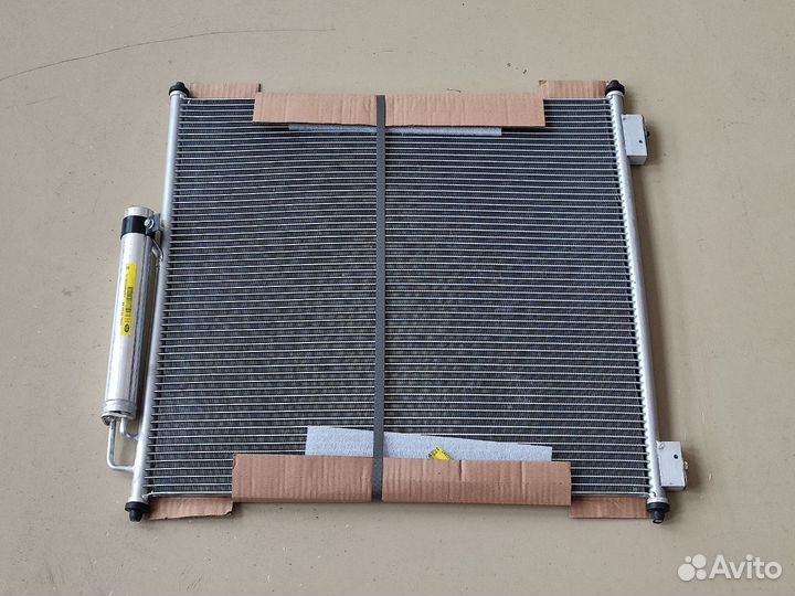 Радиатор кондиционера LR137975 Range Rover