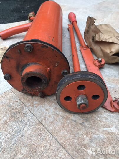 Водяной насос помпа