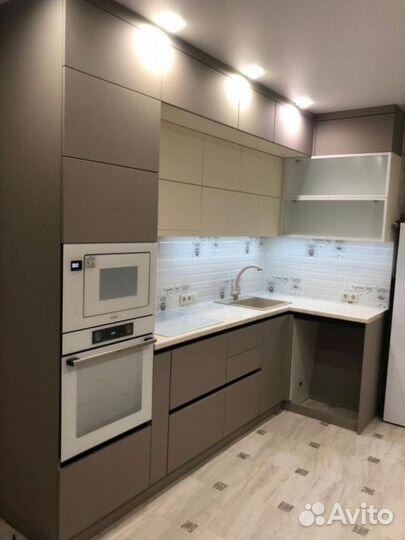 Кухонный гарнитур в современном стиле артикул 4000