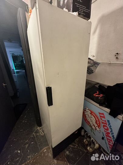 Холодильный шкаф в кафе и для дома