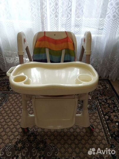 Стульчик для кормления и памперсы