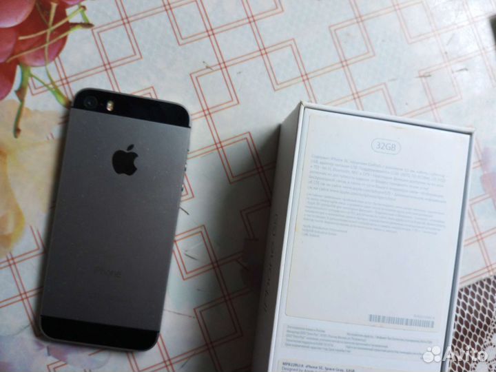 Телефон iPhone 5 SE