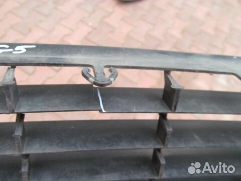 Решетка в бампер передняя Vw Golf 5 хэтчбек 2004