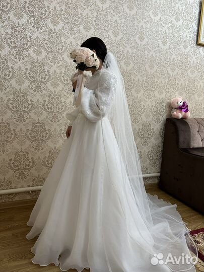 Свадебное платье со шлейфом 44 46