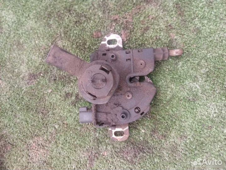 Замок капота Ford Focus 2008