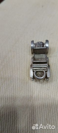 Кабриолет брелок металлический