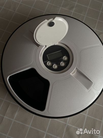 Автоматическая кормушка для кошек и собак