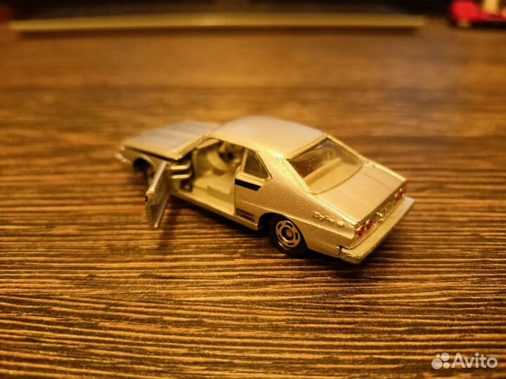 Nissan skyline GT-ES turbo tomica 1/64