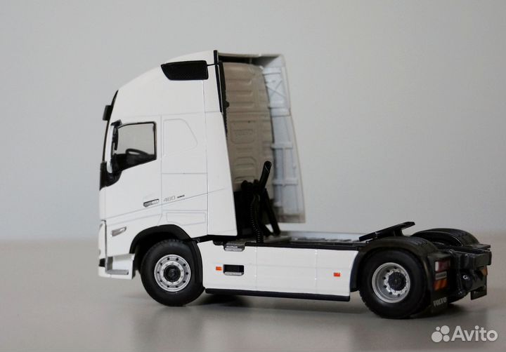 1/50 тягач Volvo FH05 Globetrotter XL 4x2 WSI 1:50