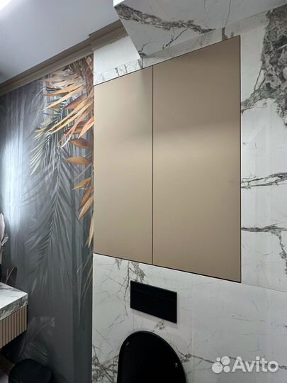 Шкафчик с зеркалом в ванную