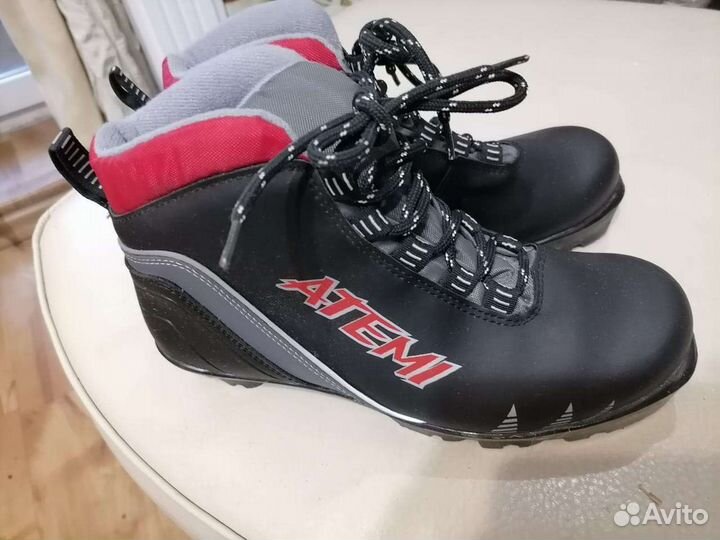 Лыжные ботинки новые 40 размер