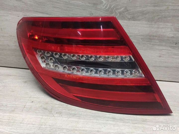 Фонарь Mercedes C W204