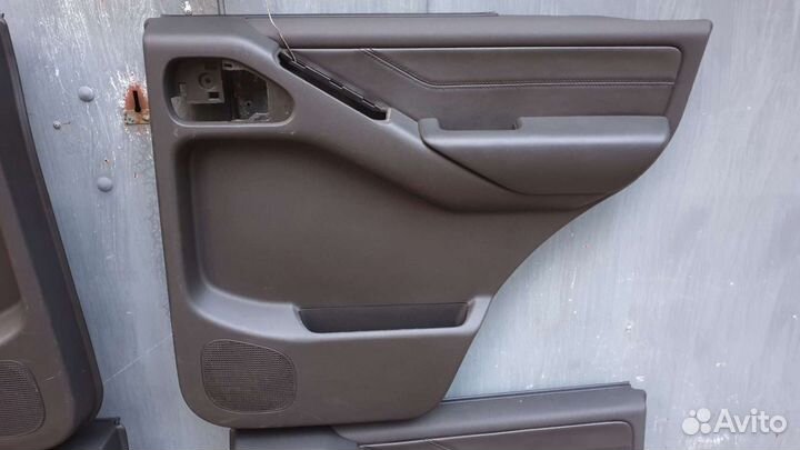 Обшивки дверей Nissan Pathfinder