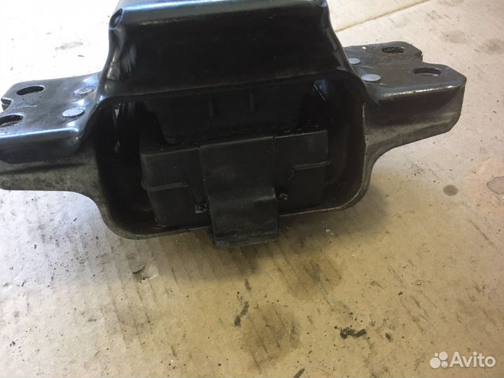 Подушка двигателя левая Audi A3 8P (3524)