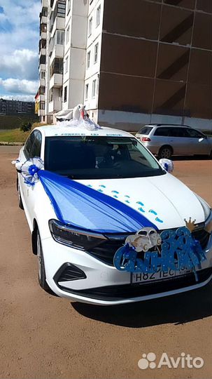 Свадебные украшения на машину и выписка из роддома