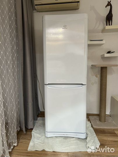 Холодильник indesit