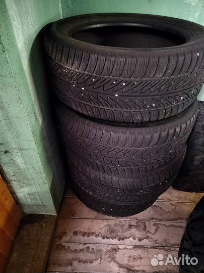 Goodyear UltraGrip 8 285/45 R20 112