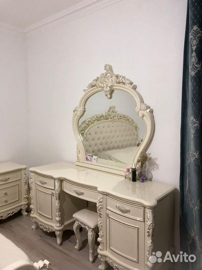 Спальный гарнитур