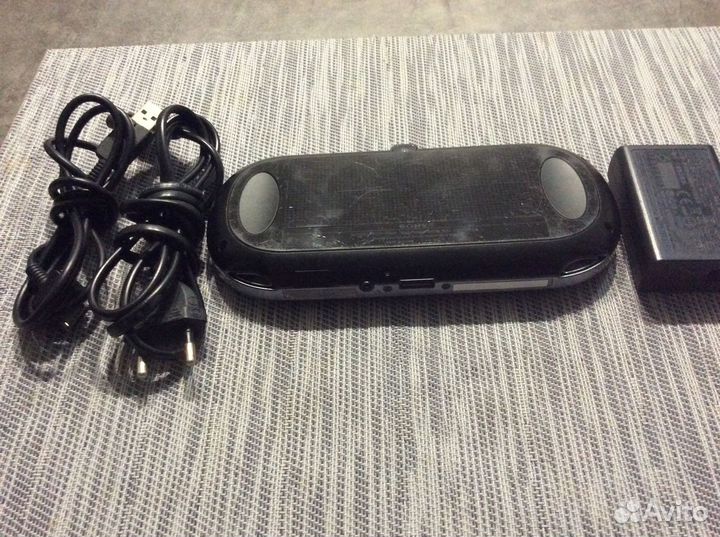 Sony PS vita 1008FAT,прошита,карта 4Гб,игры