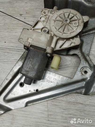 Стеклоподъемник левый Mercedes Sprinter 906 OM651