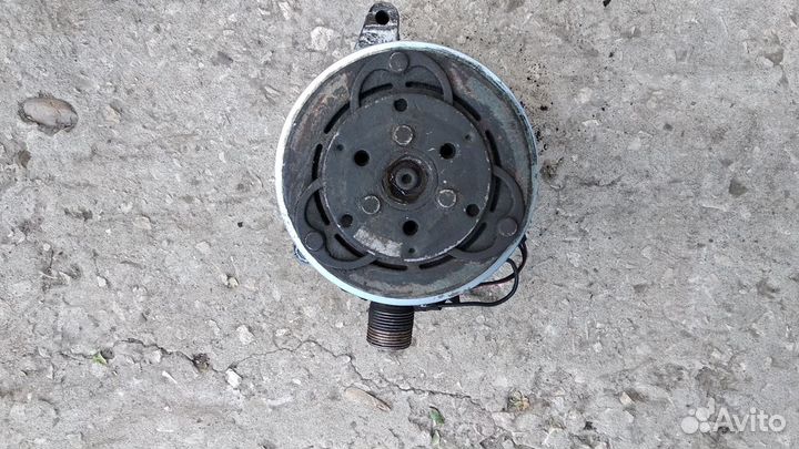 Компрессор кондиционера BMW 7 E32