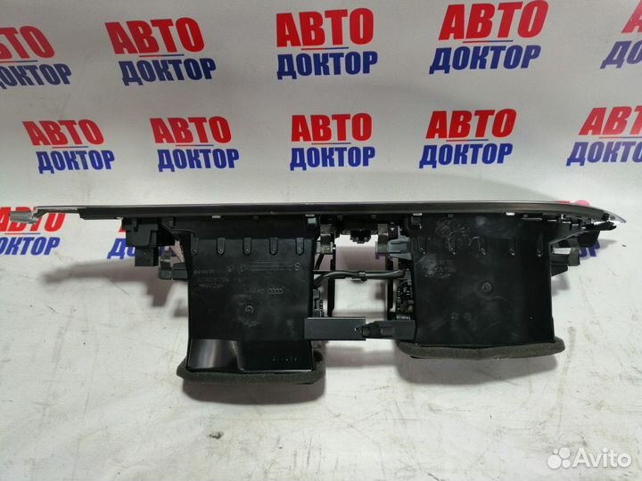 Дефлектор центральный на торпеду Audi A6 C7 4G