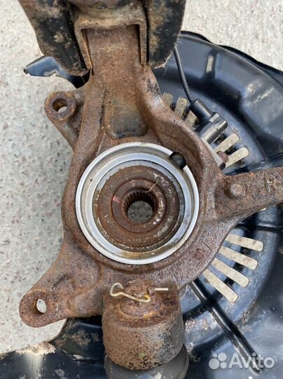 Правая стойка Тойота highlander в сборе с кулаком