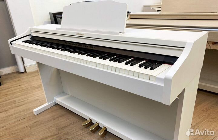 Цифровое пианино roland + Аксессуары