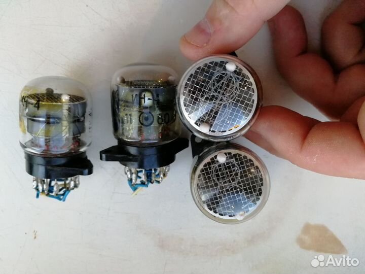 Лампы ин-1(5 штук) и ин-4(4 штуки)