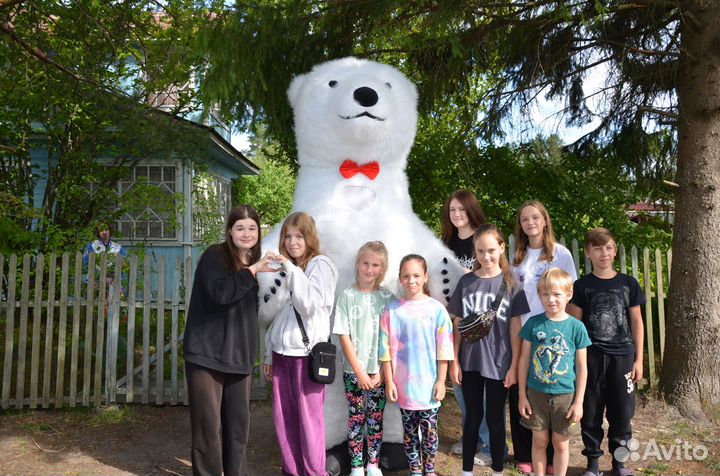 Белый мишка на праздник