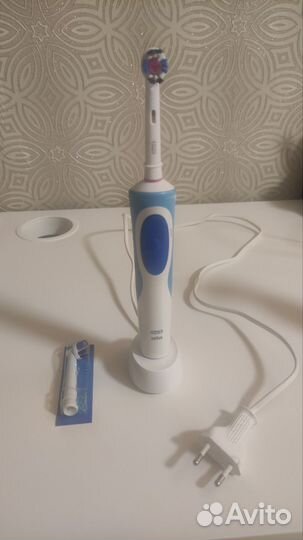 Электрическая зубная щетка braun oral-b vitality
