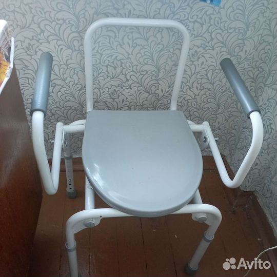 Санитарный стул туалет