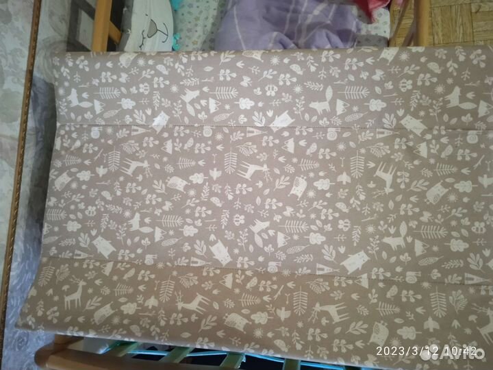 Пеленальная доска на кроватку