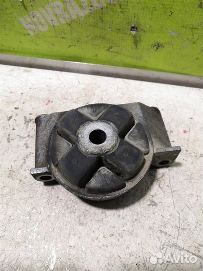 Опора кпп левая Ауди 80 90 Б3