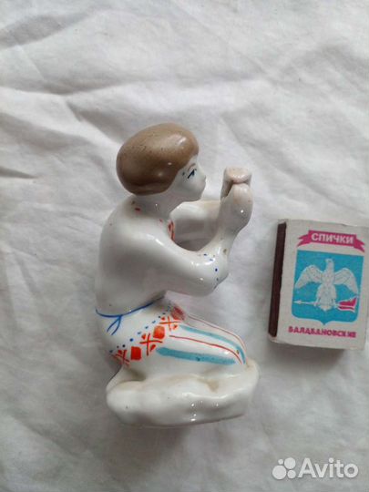 Статуэтка фарфор