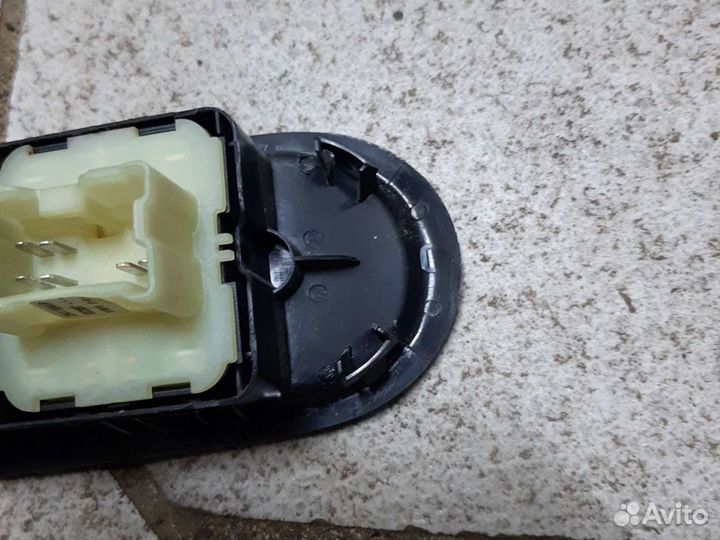 Блок управления стеклоподъемниками Рено Дастер