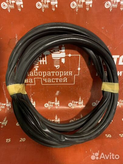 Volkswagen Polo Уплотнитель двери задней правой