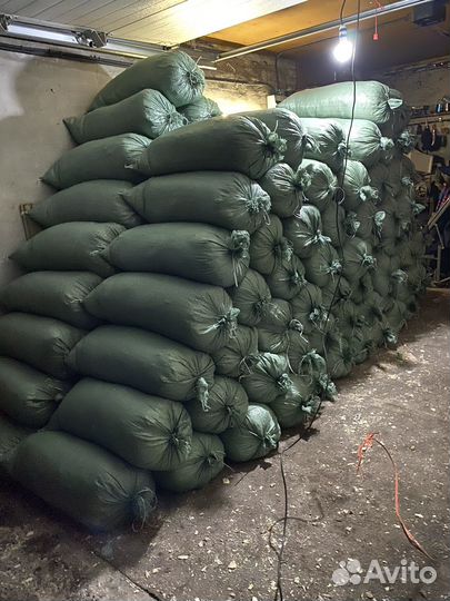 Опилки в мешках