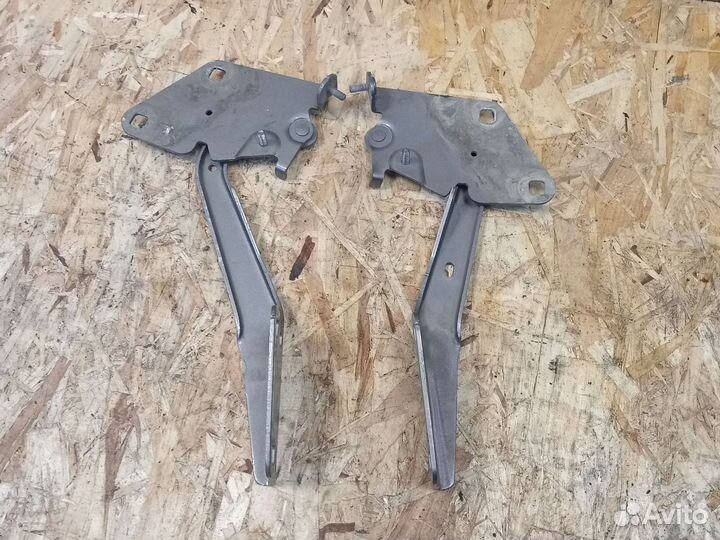 Петля капота Renault fluence 2009-2017