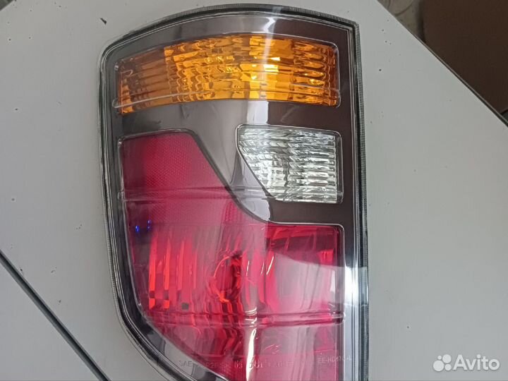 Фонарь задний левый Honda Ridgeline 05- EE21719R1L