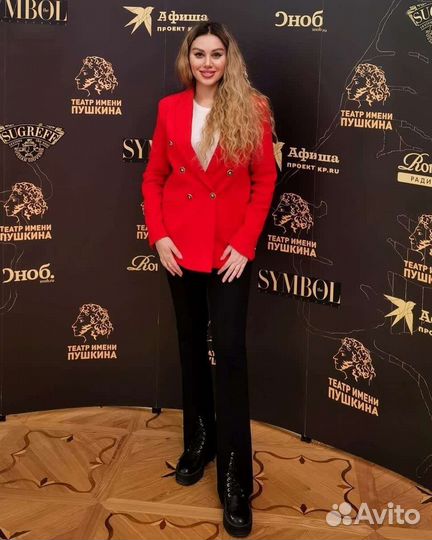 Переводчик /стендист/модель с англ, франц