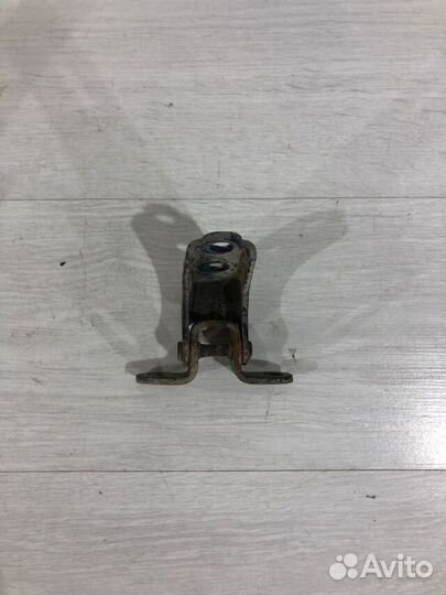 Петля двери перед лев honda civic 8 4D 1.8 ат седа