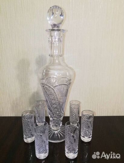 Графин хрустальный со стопками, очень изящный