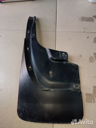 Брызговик задний левый Тoyota Land Cruiser 200